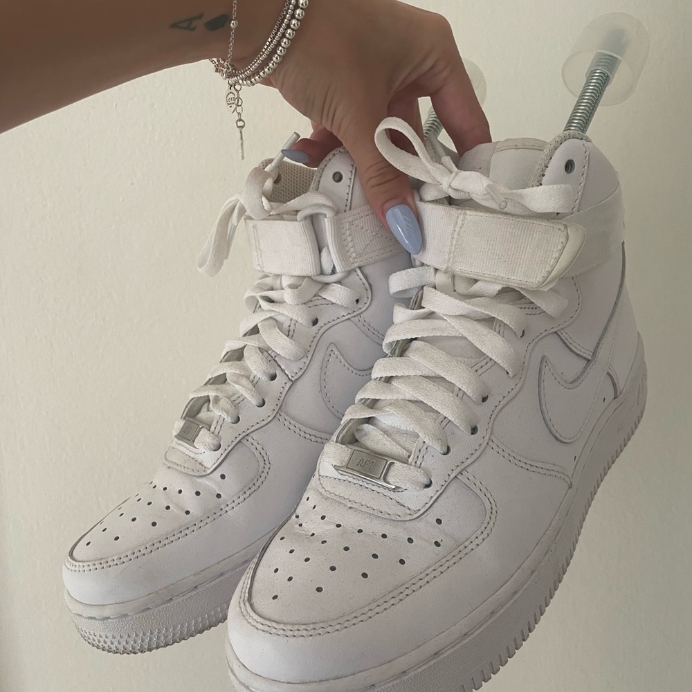 White Nike Air Force 1 Mid Women's Sneakers